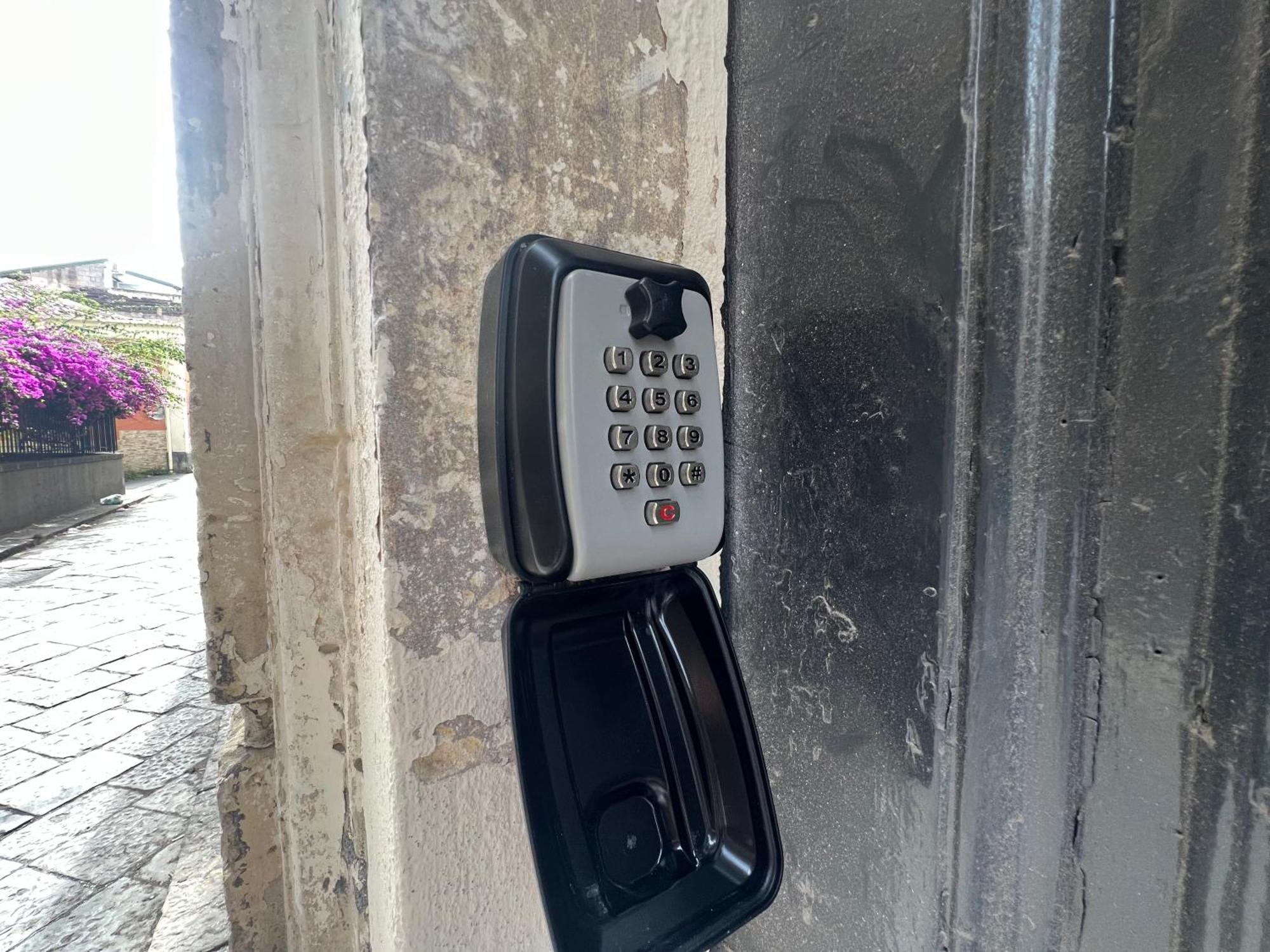Leoscar Apartment In Catania Center Self Check-In المظهر الخارجي الصورة